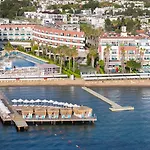 Üdülőközpont Azure By Yelken 5*
